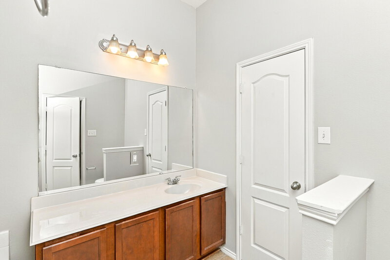 2,205/Mo, 6229 Chalk Hollow Dr Fort Worth, TX 76179 Primary Bathroom View