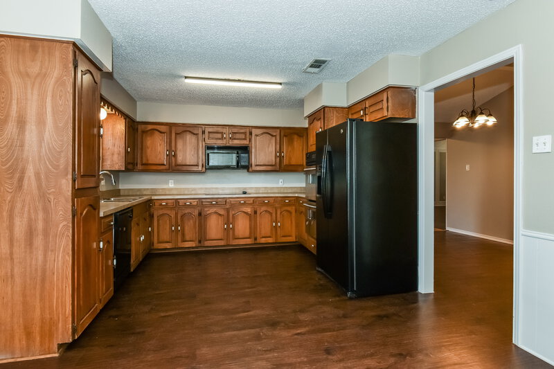 2,410/Mo, 522 Pebblecreek Dr Garland, TX 75040 Kitchen View