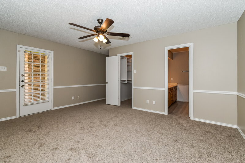 2,410/Mo, 522 Pebblecreek Dr Garland, TX 75040 Main Bedroom View 2