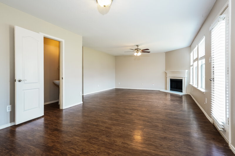2,770/Mo, 103 Red Wolf Ln Red Oak, TX 75154 Living Room View 4