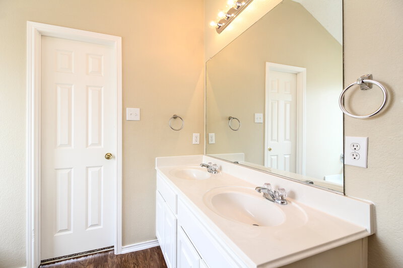 2,650/Mo, 2024 Northridge Dr Forney, TX 75126 Master Bathroomlarge View