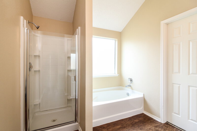 2,650/Mo, 2024 Northridge Dr Forney, TX 75126 Master Bathroomlarge View 2