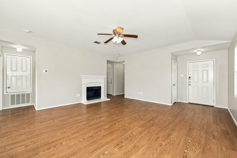 1,995/Mo, 506 Eisenhower Ln Lavon, TX 75166 Living Room View