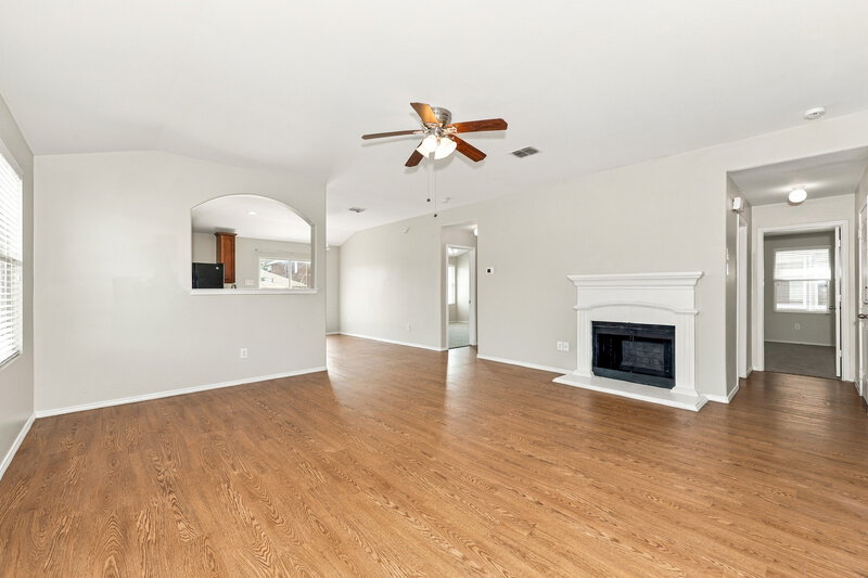 1,995/Mo, 506 Eisenhower Ln Lavon, TX 75166 Living Room View 2