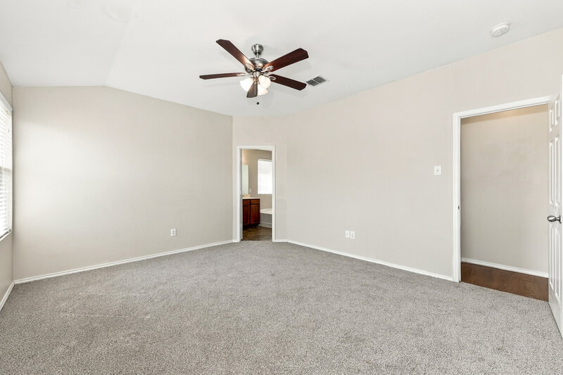 1,995/Mo, 506 Eisenhower Ln Lavon, TX 75166 Primary Bedroom View