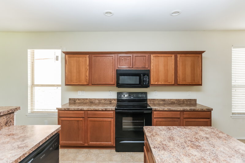 3,750/Mo, 6816 Clarktown Ct Dallas, TX 75236 Kitchen View 2