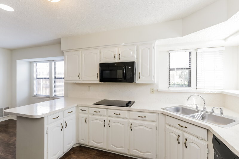 2,675/Mo, 3301 N Spring Dr Richardson, TX 75082 Kitchen View 2