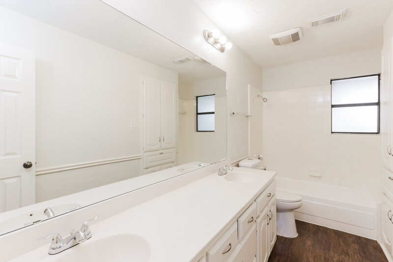 2,675/Mo, 3301 N Spring Dr Richardson, TX 75082 Bathroom View