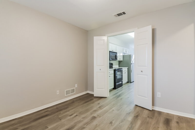 1,975/Mo, 206 E Holly Crandall, TX 75114 Dining Room View