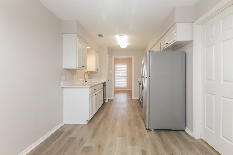 1,975/Mo, 206 E Holly Crandall, TX 75114 Kitchen View