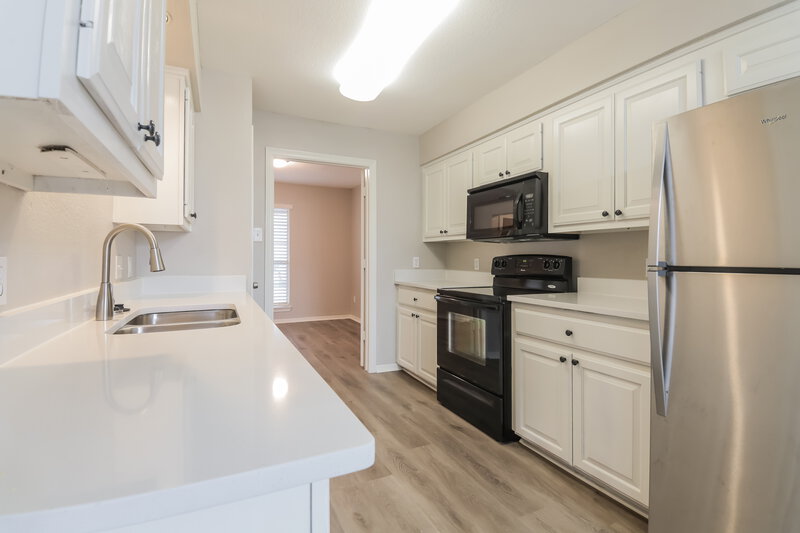 1,975/Mo, 206 E Holly Crandall, TX 75114 Kitchen View 2