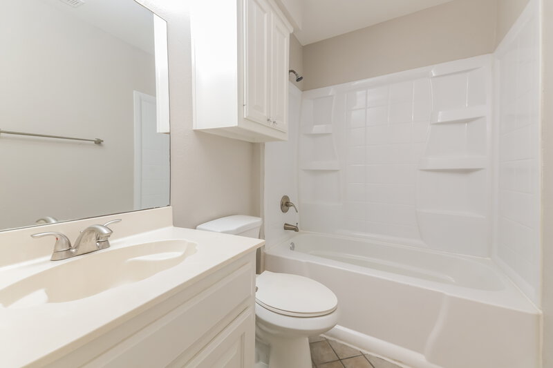 1,975/Mo, 206 E Holly Crandall, TX 75114 Bathroom View