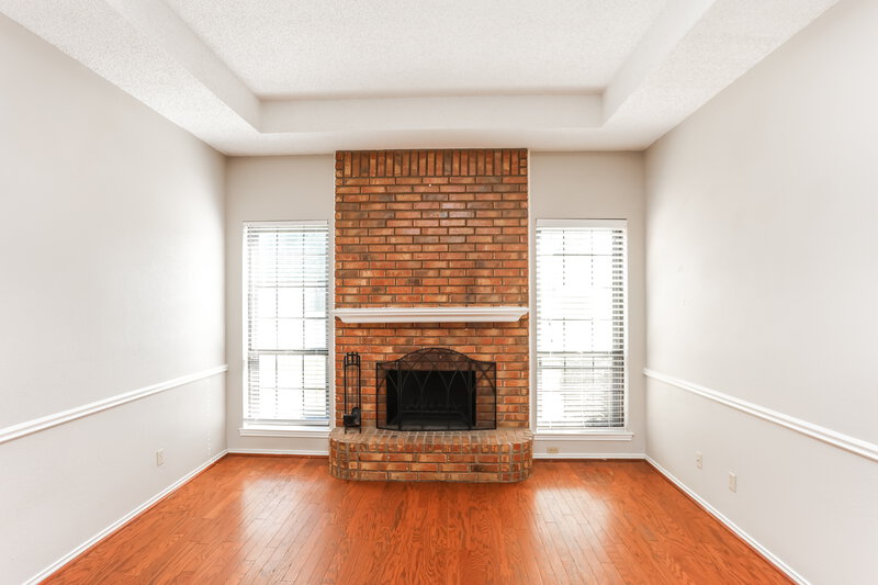 2,060/Mo, 6400 Running Creek Dr Arlington, TX 76001 Living Room View 2