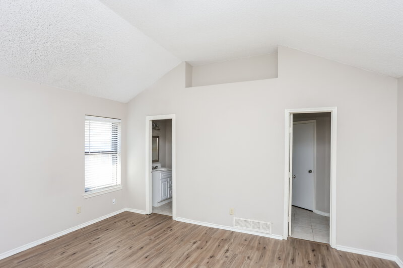 2,060/Mo, 6400 Running Creek Dr Arlington, TX 76001 Main Bedroom View