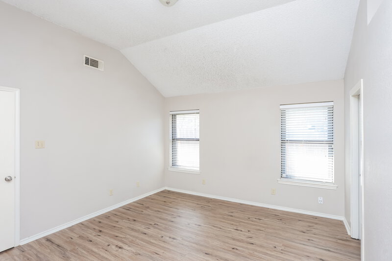 2,060/Mo, 6400 Running Creek Dr Arlington, TX 76001 Main Bedroom View 2