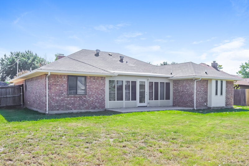 2,060/Mo, 6400 Running Creek Dr Arlington, TX 76001 Rear View