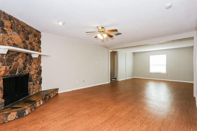 1,815/Mo, 1307 Columbine Ct Arlington, TX 76013 Living Room View