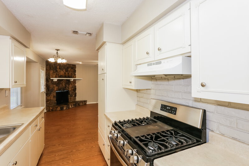 1,815/Mo, 1307 Columbine Ct Arlington, TX 76013 Kitchen View