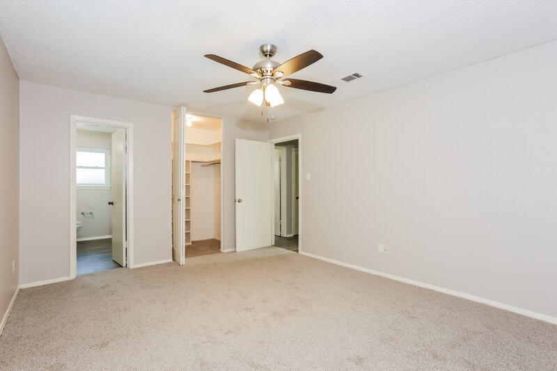 1,815/Mo, 1307 Columbine Ct Arlington, TX 76013 Main Bedroom View 2