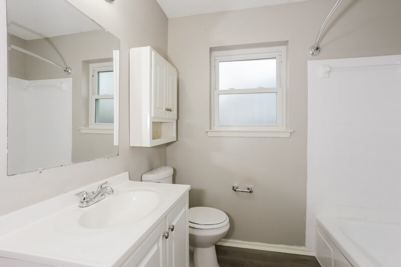 1,815/Mo, 1307 Columbine Ct Arlington, TX 76013 Main Bathroom View