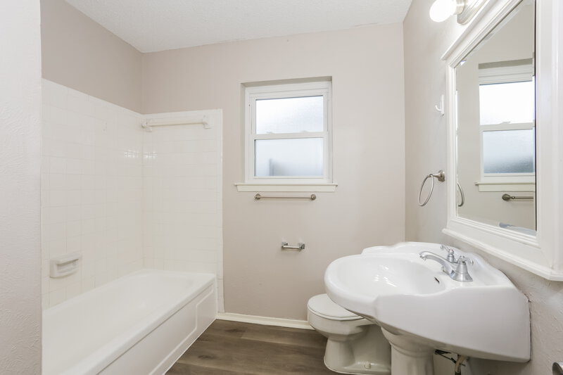 1,815/Mo, 1307 Columbine Ct Arlington, TX 76013 Bathroom View