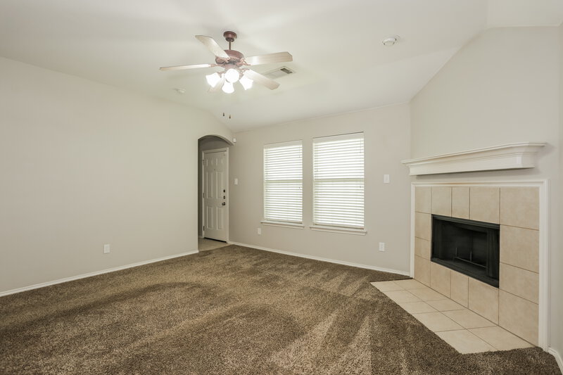 2,205/Mo, 2808 Merry View Ln Fort Worth, TX 76120 Living Room View