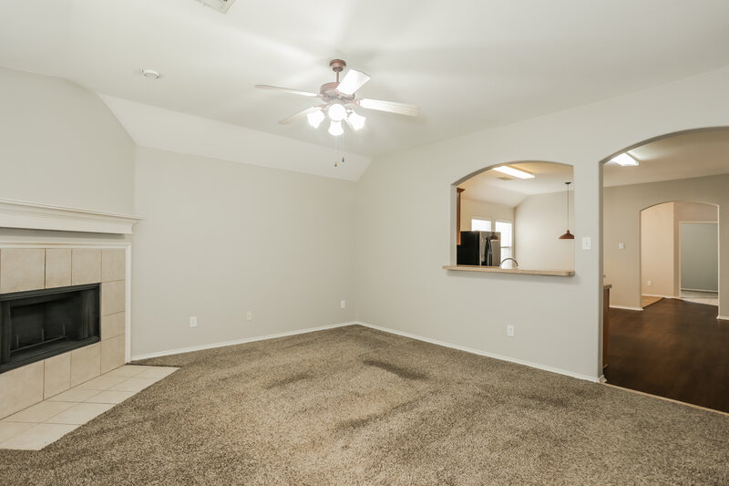 2,205/Mo, 2808 Merry View Ln Fort Worth, TX 76120 Living Room View 2