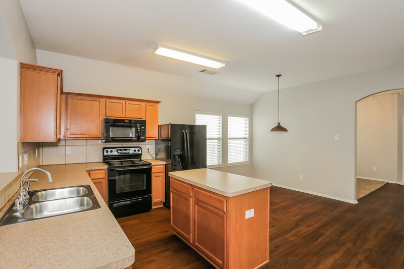 2,205/Mo, 2808 Merry View Ln Fort Worth, TX 76120 Kitchen View 2