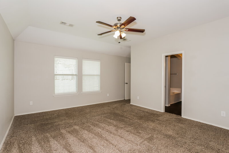 2,205/Mo, 2808 Merry View Ln Fort Worth, TX 76120 Main Bedroom View