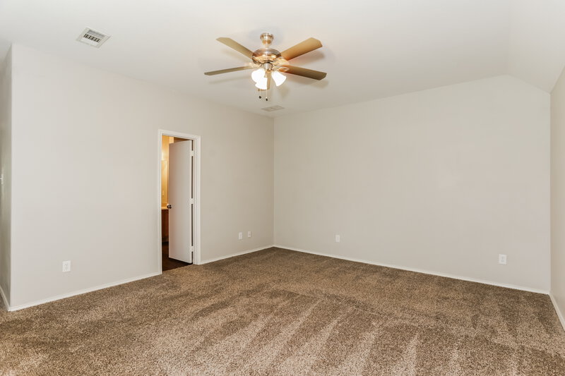 2,205/Mo, 2808 Merry View Ln Fort Worth, TX 76120 Main Bedroom View 2