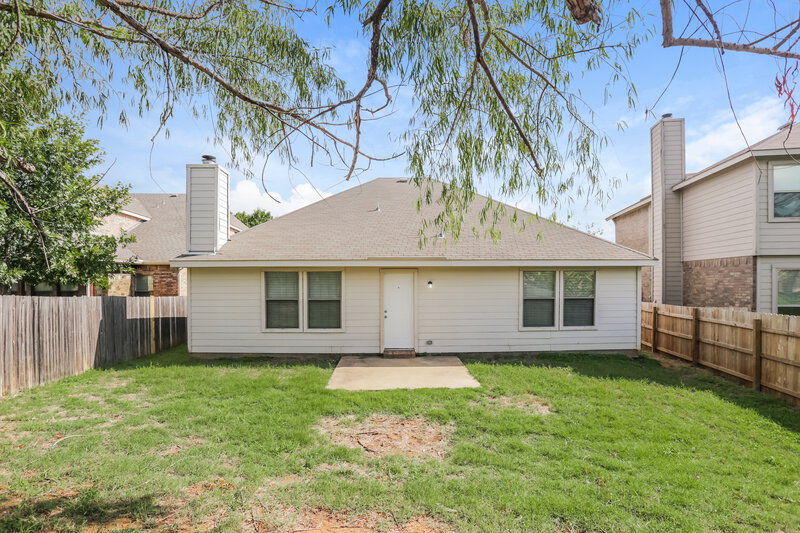2,205/Mo, 2808 Merry View Ln Fort Worth, TX 76120 Rear View