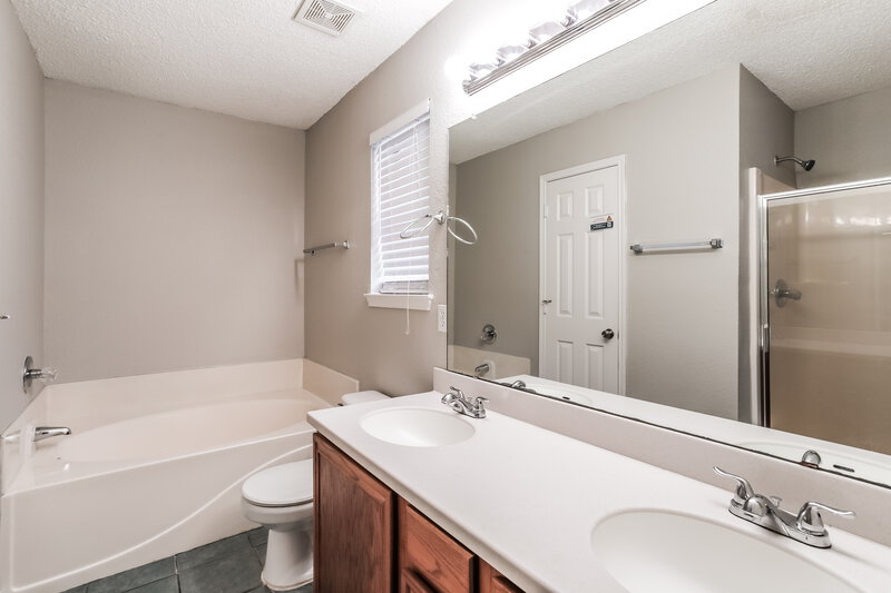 2,110/Mo, 8060 Cannonwood Dr Fort Worth, TX 76137 Main Bathroom View