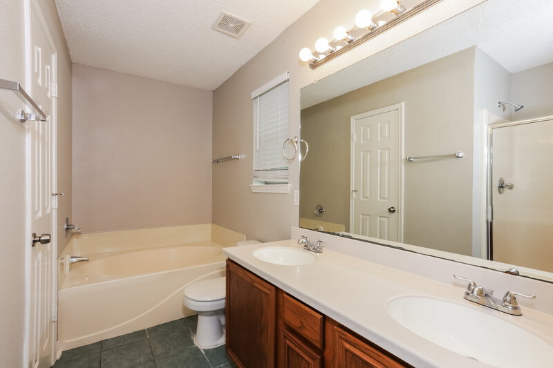 1,950/Mo, 8060 Cannonwood Dr Fort Worth, TX 76137 Main Bathroom View