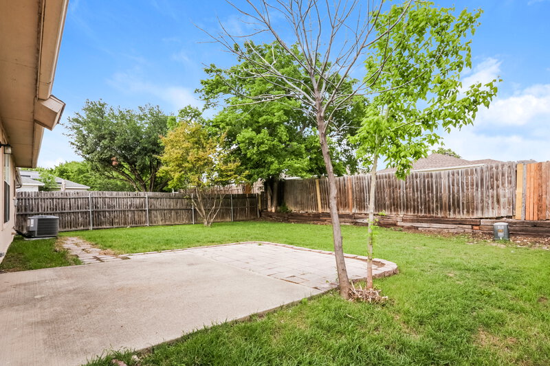 1,950/Mo, 8060 Cannonwood Dr Fort Worth, TX 76137 Rear View