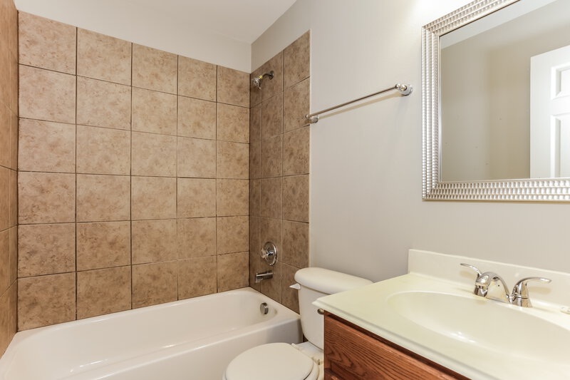 3,160/Mo, 12634 Bay Ave Fort Worth, TX 76040 Main Bathroom View