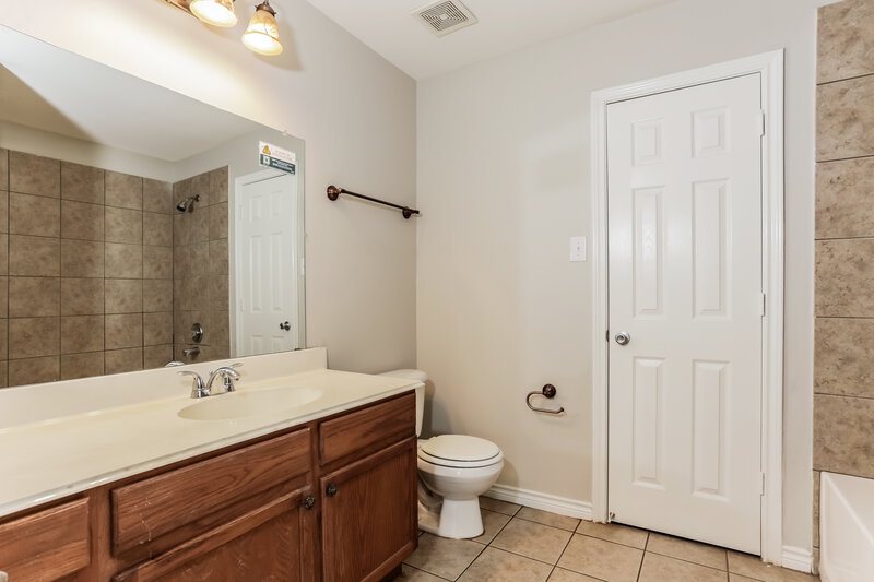 3,160/Mo, 12634 Bay Ave Fort Worth, TX 76040 Bathroom View