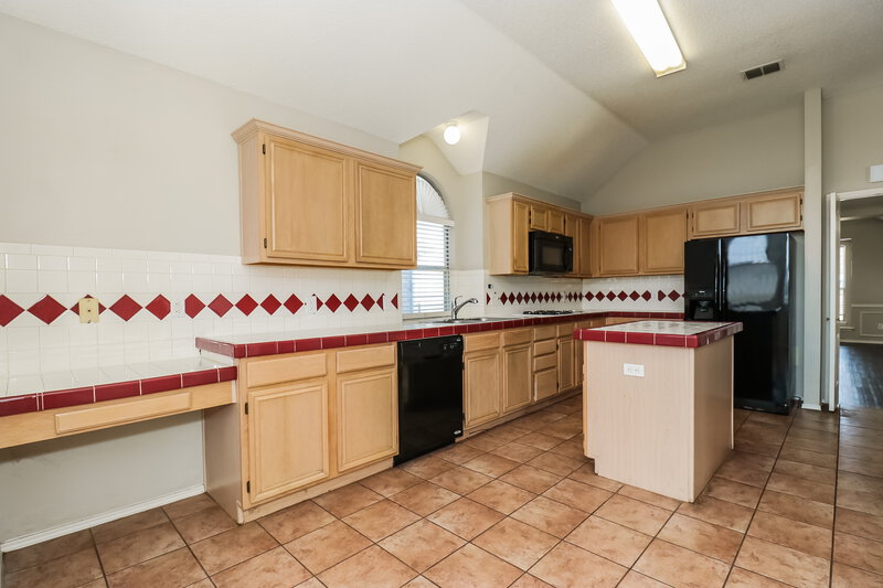 2,280/Mo, 4340 Estes Park Rd Haltom City, TX 76137 Kitchen View