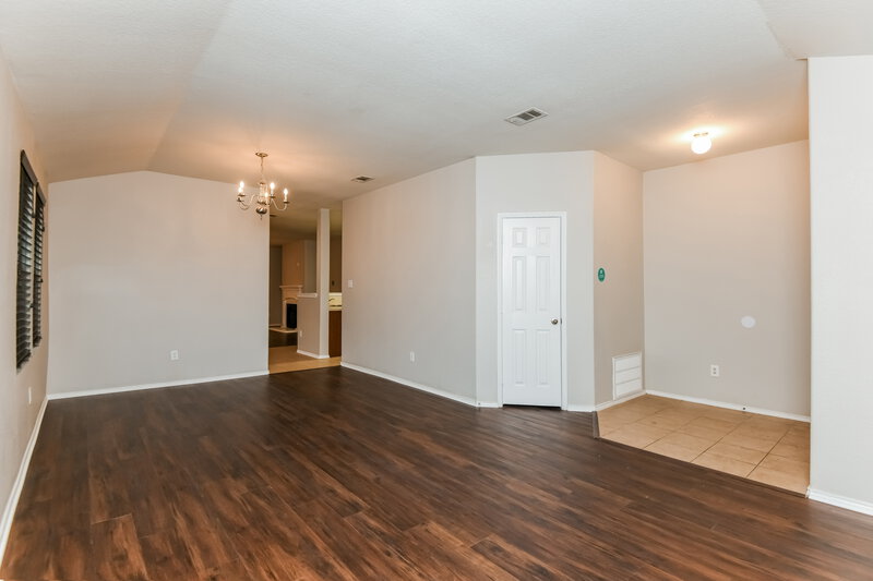 2,900/Mo, 105 Brookbank Ct Crowley, TX 76036 Living Room View