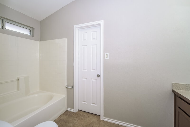 1,745/Mo, 8809 Highland Orchard Dr Fort Worth, TX 76179 Main Bathroom View