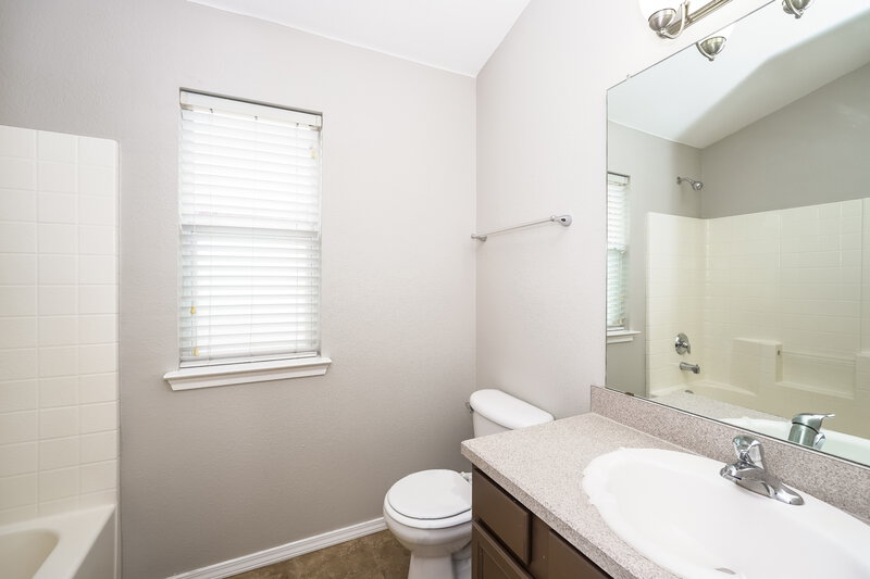 1,745/Mo, 8809 Highland Orchard Dr Fort Worth, TX 76179 Bathroom View