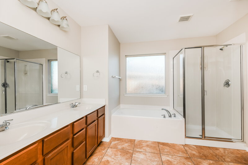 2,700/Mo, 1140 Diablo Pass Haslet, TX 76052 Main Bathroom View