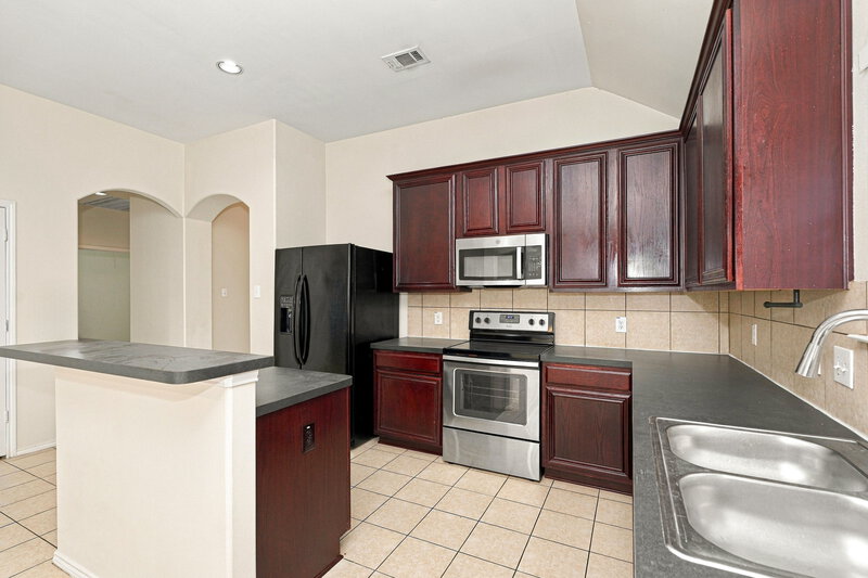 1,855/Mo, 6420 Spring Ranch Dr Fort Worth, TX 76179 Kitchen View 2