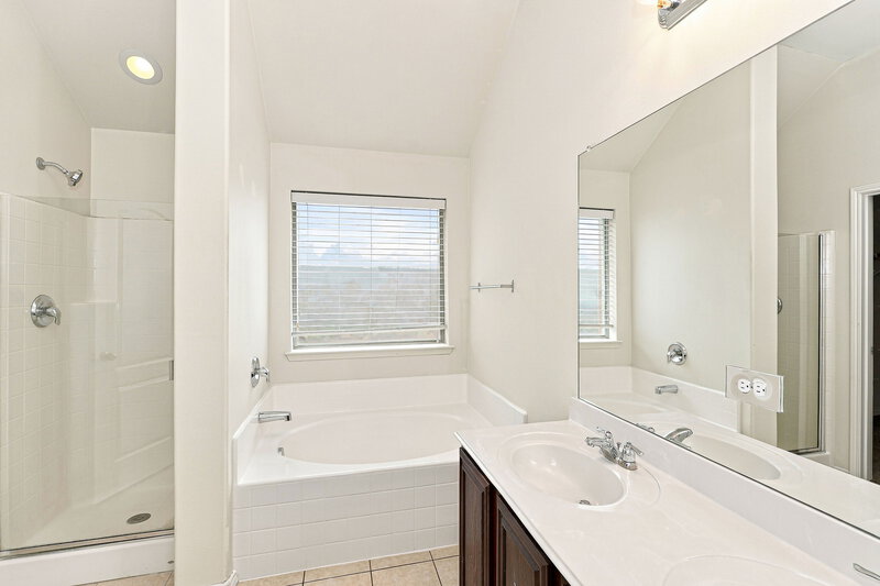 1,855/Mo, 6420 Spring Ranch Dr Fort Worth, TX 76179 Primary Bathroom View