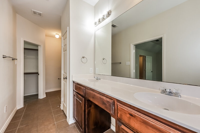 2,210/Mo, 1220 Roping Reins Way Haslet, TX 76052 Main Bathroom View