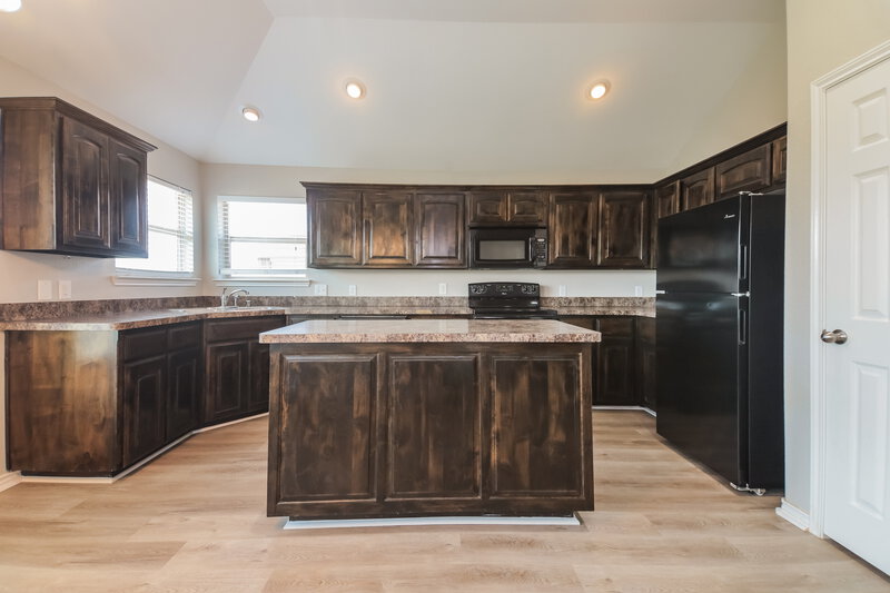 2,019/Mo, 12804 Bruce Dr Balch Springs, TX 75180 Kitchen View 2