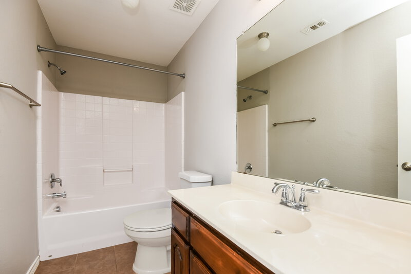 2,230/Mo, 5180 Britton Ridge Ln Fort Worth, TX 76179 Bathroom View