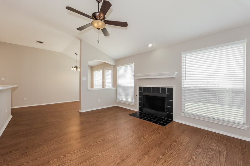 2,680/Mo, 665 Beatty Dr Grand Prairie, TX 75052 Living Room View