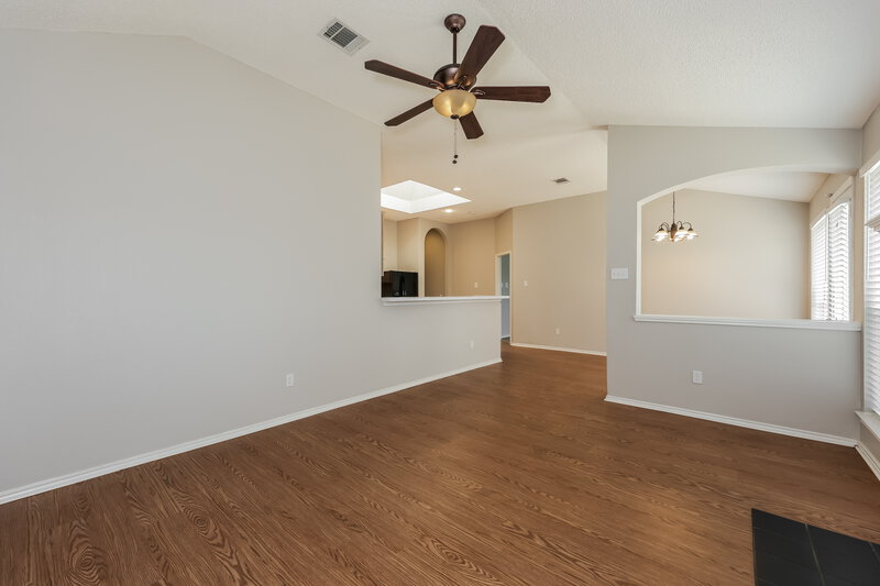 2,680/Mo, 665 Beatty Dr Grand Prairie, TX 75052 Living Room View 2