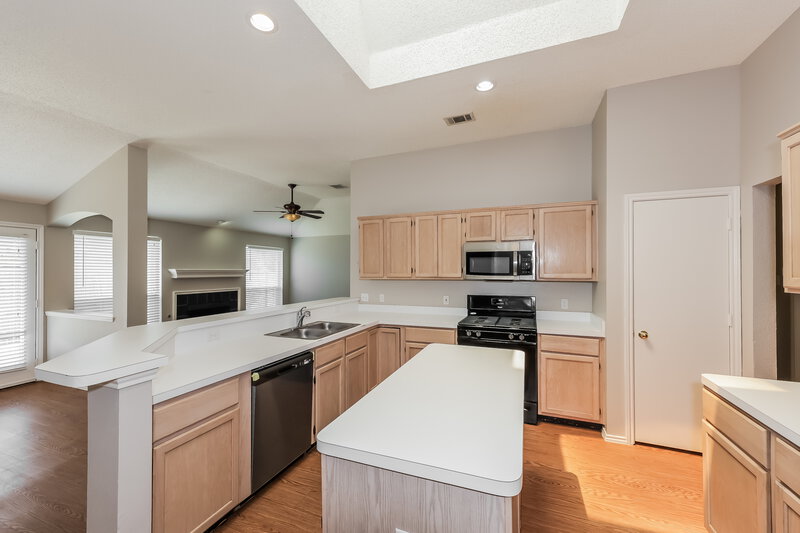 2,680/Mo, 665 Beatty Dr Grand Prairie, TX 75052 Kitchen View