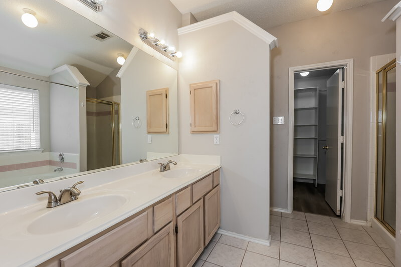 2,680/Mo, 665 Beatty Dr Grand Prairie, TX 75052 Main Bedroom View 3